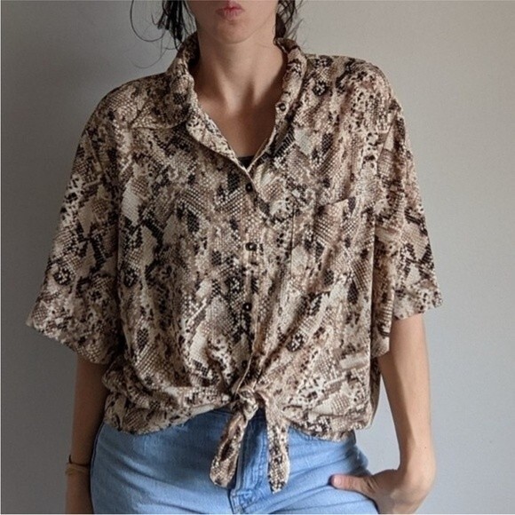 Sanctuary Snakeskin Print Boxy Fit Button-Up Short Sleeve Top Size Medium - Picture 1 of 13